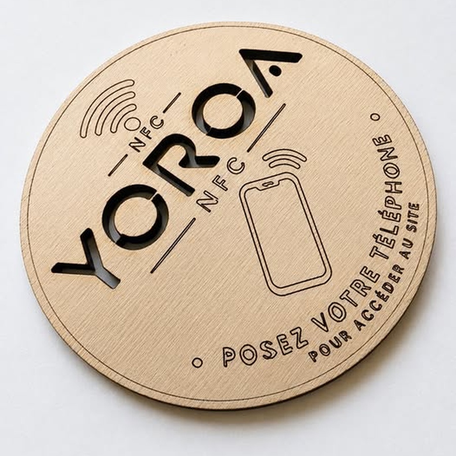 Badge personnalisé avec forme et gravure sur mesure